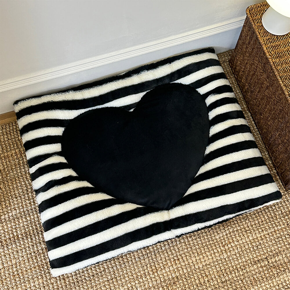 Striped Heart-Shaped Cozy Comfort Dog & Cat Mat