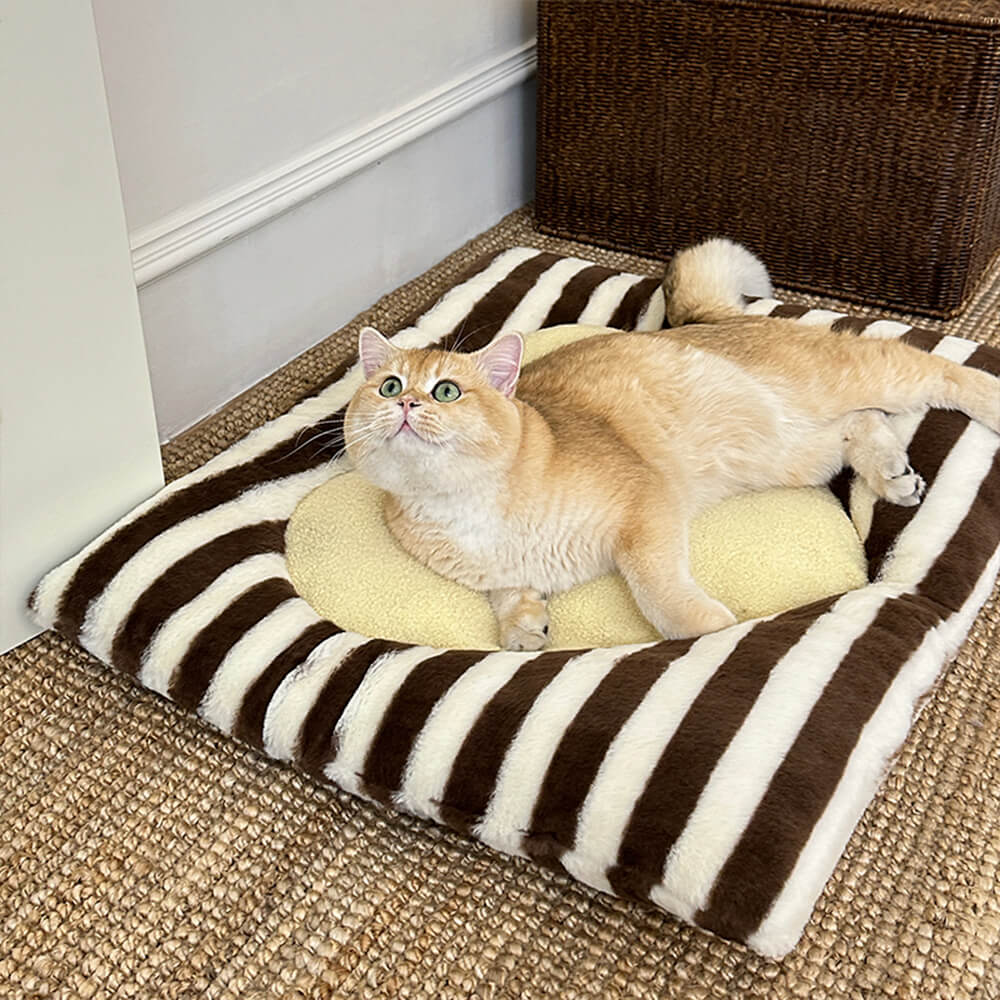 Striped Heart-Shaped Cozy Comfort Dog & Cat Mat