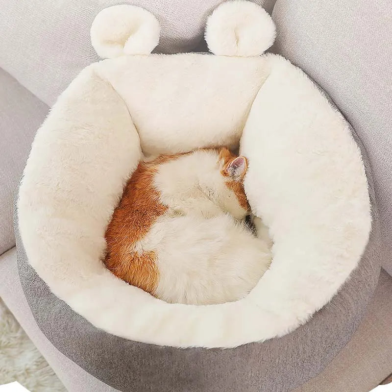Linda cama de gato com orelhas de coelho para sono profundo