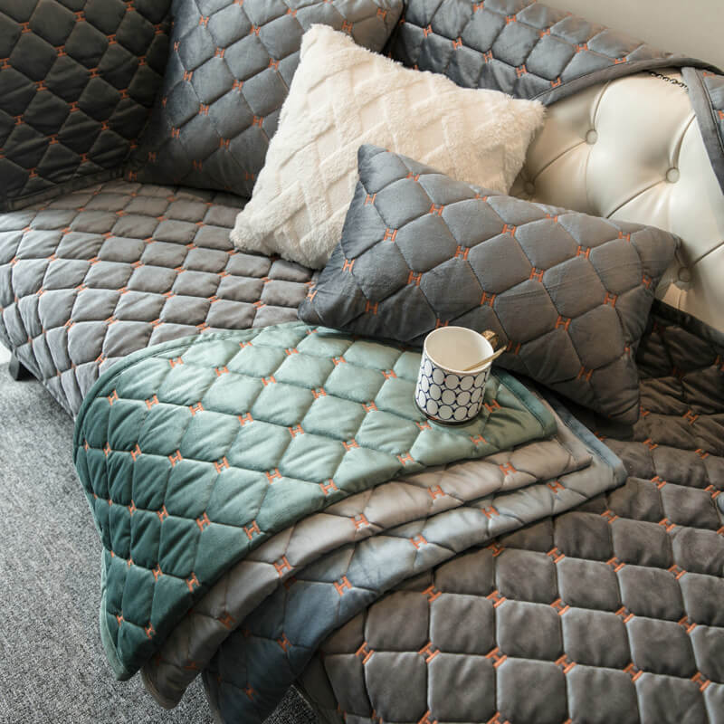 Capa de sofá acolchoada luxuosa e antiderrapante de veludo